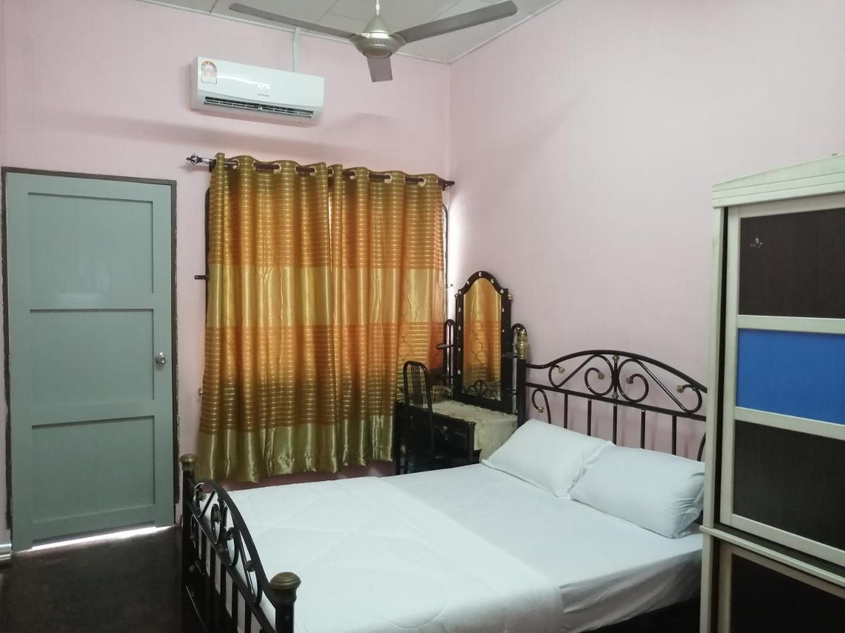 Kluang Barat Homestay Exterior foto